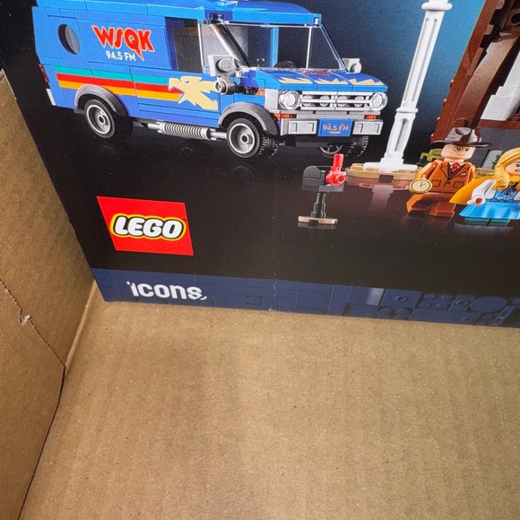 Lego Stranger Things The Creel House Set - Blue, Red, White - Picture 4 of 7